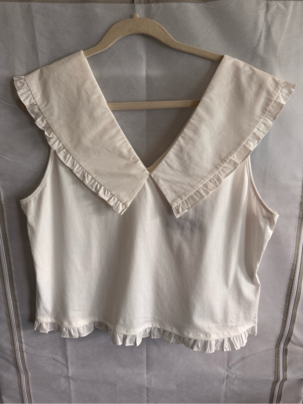 Sleeveless Ruffle Collar Top in white XL
